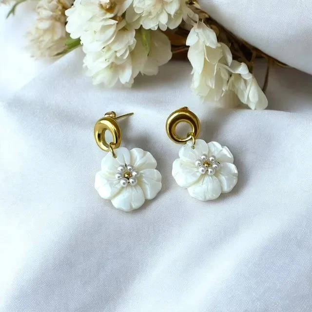 Pendientes colgantes de acero inoxidable con colgante de flores – photo 3